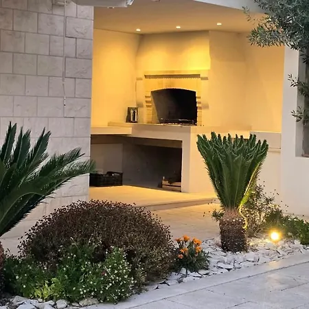 Tm With Private Heated Pool, Poolhouse & Private Garage Milna (Brac)