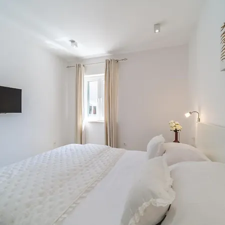 Tm With Private Heated Pool, Poolhouse & Private Garage Milna (Brac)