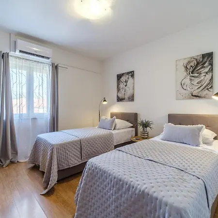 Tm With Private Heated Pool, Poolhouse & Private Garage Milna (Brac)