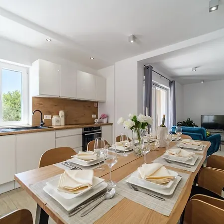 Tm With Private Heated Pool, Poolhouse & Private Garage Milna (Brac)