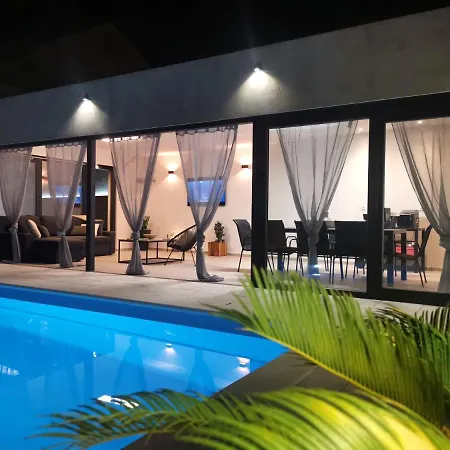Tm With Private Heated Pool, Poolhouse & Private Garage Prázdninový dům Milna (Brac)