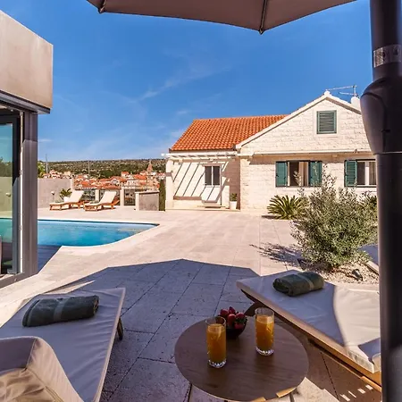 Vakantiehuis Tm With Private Heated Pool, Poolhouse & Private Garage