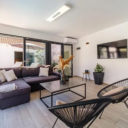 Tm With Private Heated Pool, Poolhouse & Private Garage *