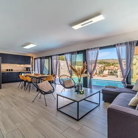Vakantiehuis Tm With Private Heated Pool, Poolhouse & Private Garage