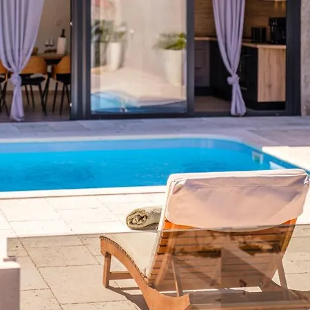 Tm With Private Heated Pool, Poolhouse & Private Garage * Milna (Brac)