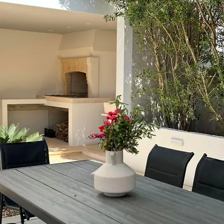 Vakantiehuis Tm With Private Heated Pool, Poolhouse & Private Garage