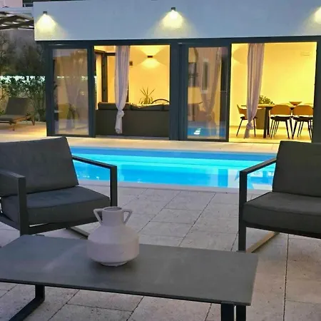 Tm With Private Heated Pool, Poolhouse & Private Garage * Milna (Brac)