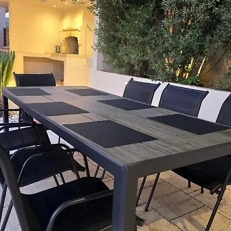 Tm With Private Heated Pool, Poolhouse & Private Garage