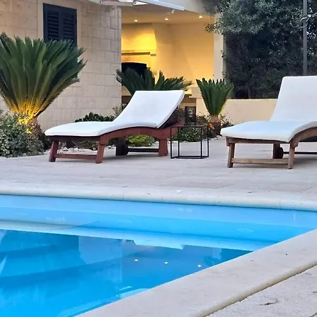 Tm With Private Heated Pool, Poolhouse & Private Garage Prázdninový dům Milna (Brac)