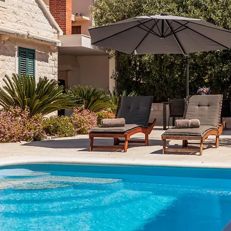 Tm With Private Heated Pool, Poolhouse & Private Garage Milna (Brac)