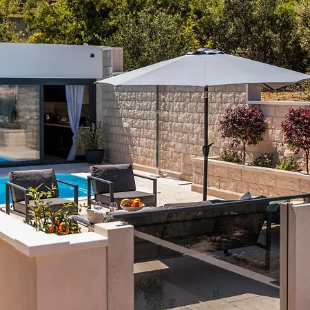 Tm With Private Heated Pool, Poolhouse & Private Garage * Milna (Brac)