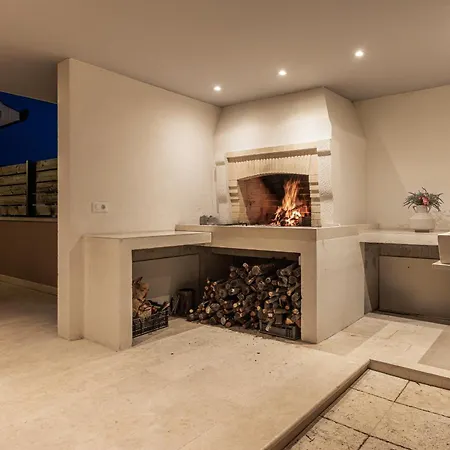 Tm With Private Heated Pool, Poolhouse & Private Garage