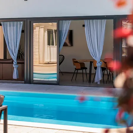 Tm With Private Heated Pool, Poolhouse & Private Garage Prázdninový dům