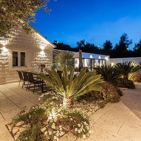Tm With Private Heated Pool, Poolhouse & Private Garage * Milna (Brac)