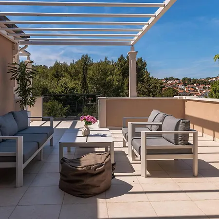 Tm With Private Heated Pool, Poolhouse & Private Garage