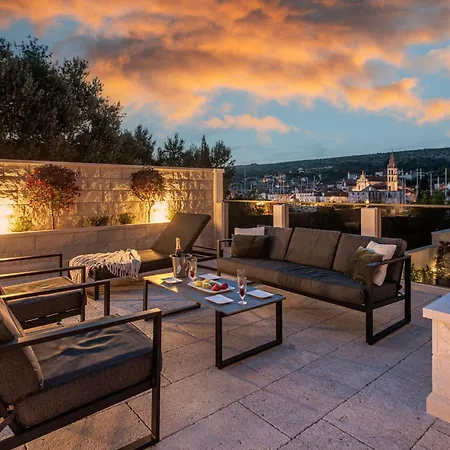 Tm With Private Heated Pool, Poolhouse & Private Garage Milna (Brac)