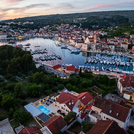 Tm With Private Heated Pool, Poolhouse & Private Garage Milna (Brac)