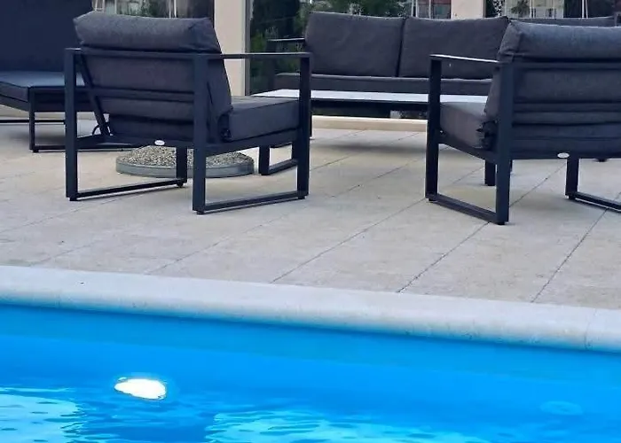 Tm With Private Heated Pool, Poolhouse & Private Garage * Milna (Brac)