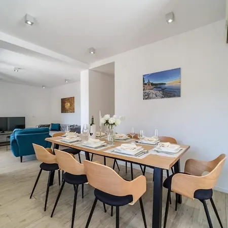 Tm With Private Heated Pool, Poolhouse & Private Garage Holiday home Milna (Brac)