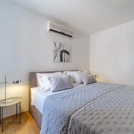Tm With Private Heated Pool, Poolhouse & Private Garage Holiday home Milna (Brac)