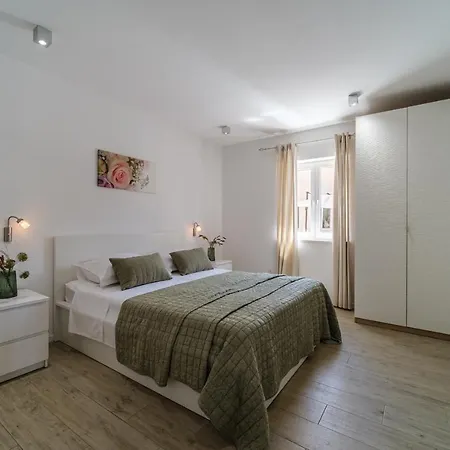 Tm With Private Heated Pool, Poolhouse & Private Garage *