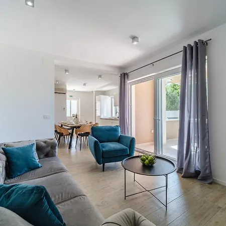 Tm With Private Heated Pool, Poolhouse & Private Garage